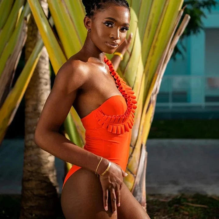 Maillot de bain une pièce asymétrique femme en orange vibrant, design élégant et moderne.