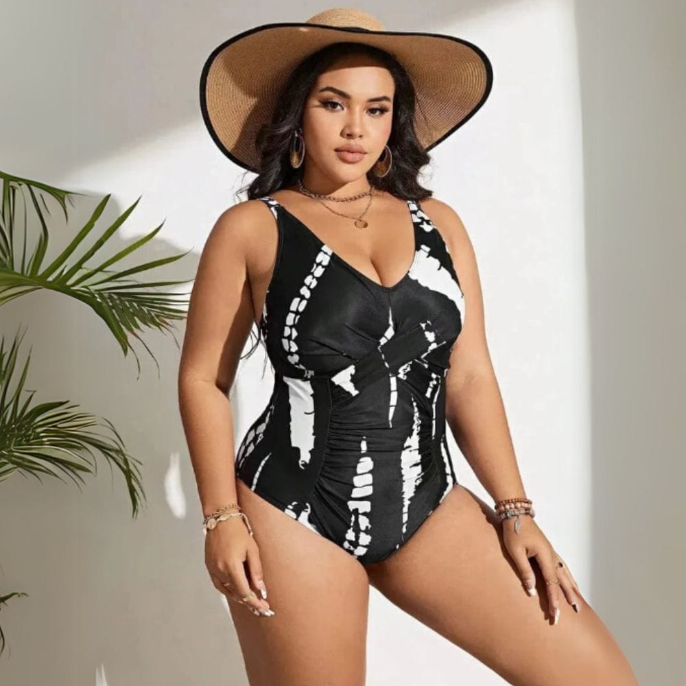 Maillot de bain une pièce femme à motifs géométriques noir et blanc, élégant et moderne.