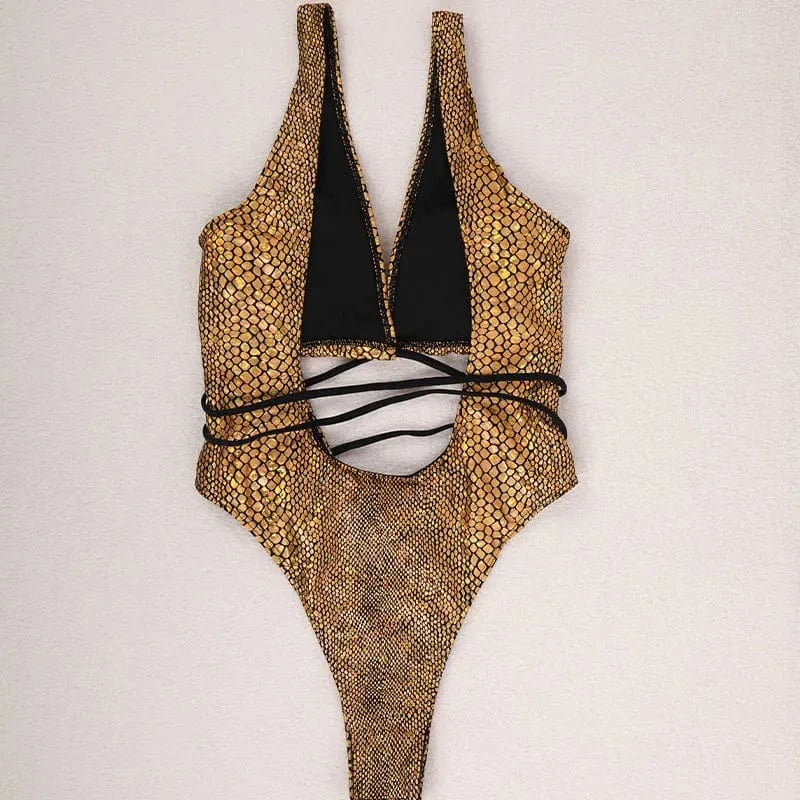 Maillot de bain une pièce femme au motif serpent, design échancré et style moderne élégant.