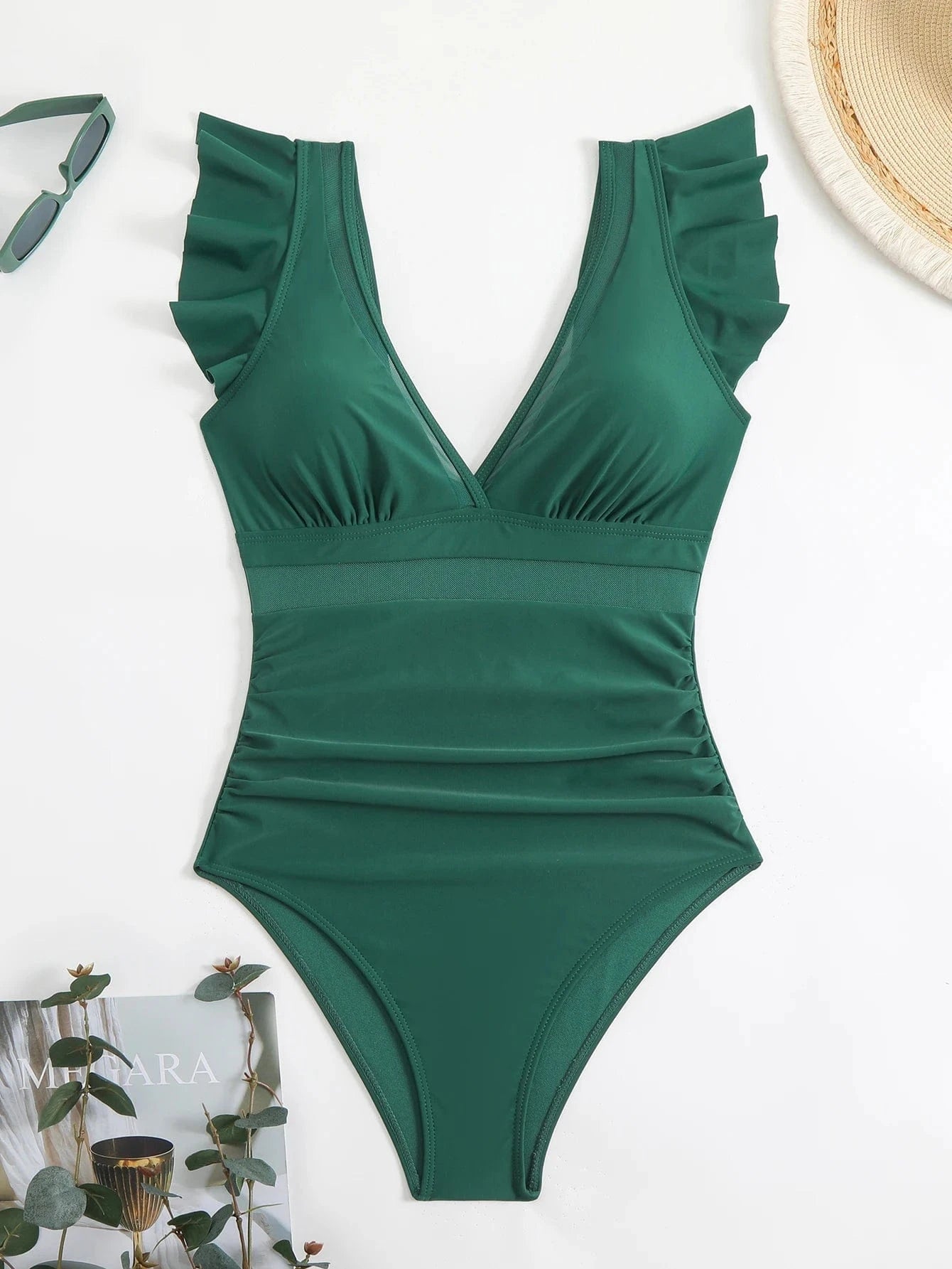 Maillot de bain une pièce vert émeraude avec volants, idéal pour un style élégant et confortable.