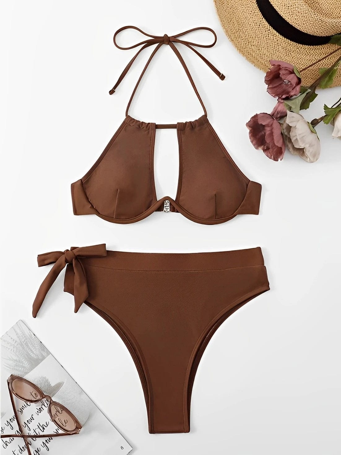 Maillot de bain femme balconnet marron avec culotte taille haute, idéal pour l'été chic.