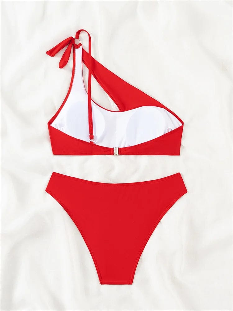 Maillot de bain rouge femme, bikini asymétrique élégant avec une bretelle unique et culotte taille haute.