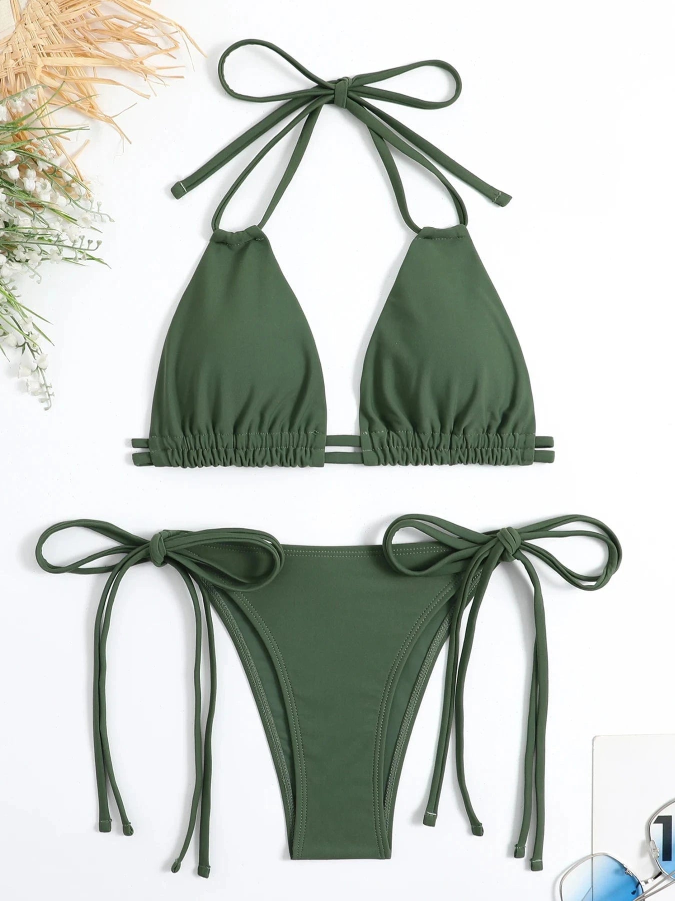 Maillot de bain femme, bikini vert olive élégant, avec liens à nouer, tendance pour l'été.