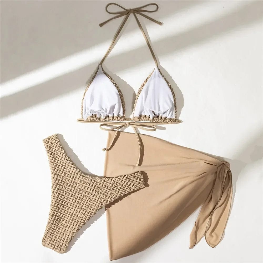 Maillot de bain femme bikini crochet beige avec détail noué et texture élégante.