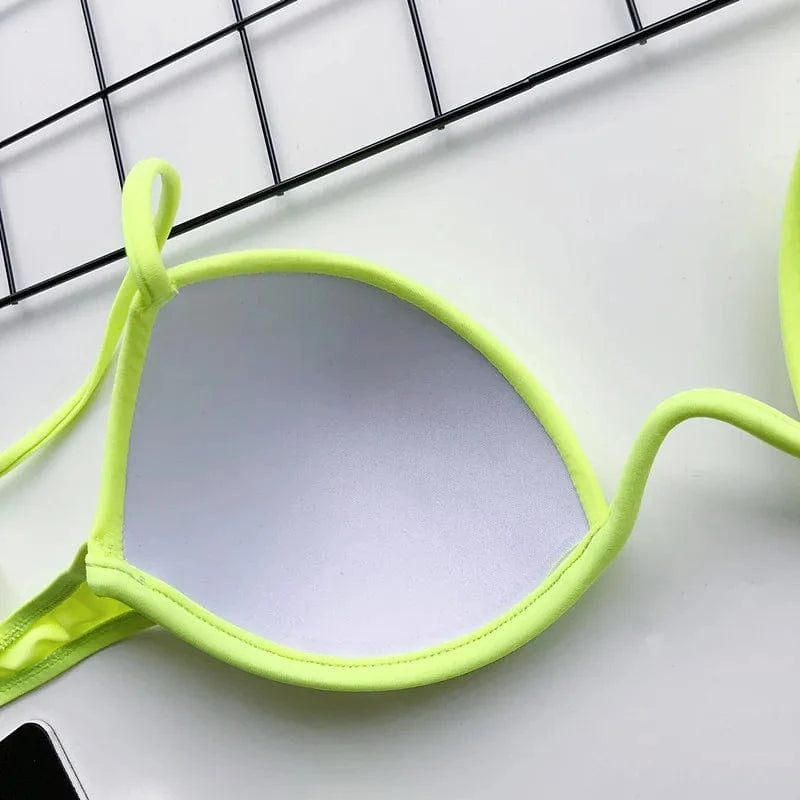 Maillot de bain femme bikini push-up jaune fluo avec armature, moderne et stylé pour l'été.