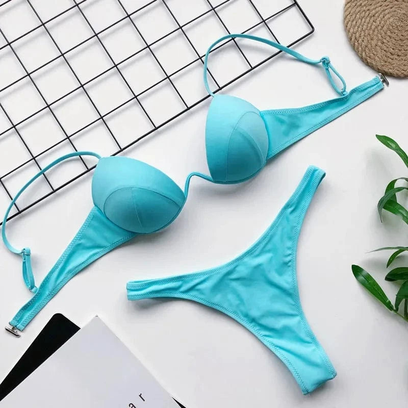 Maillot de bain bikini bleu clair push-up pour femme, idéal pour un look estival moderne.