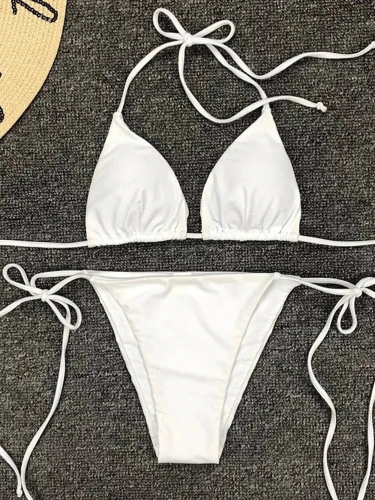 Maillot de bain femme, bikini blanc élégant à nouer, idéal pour l'été et la plage.