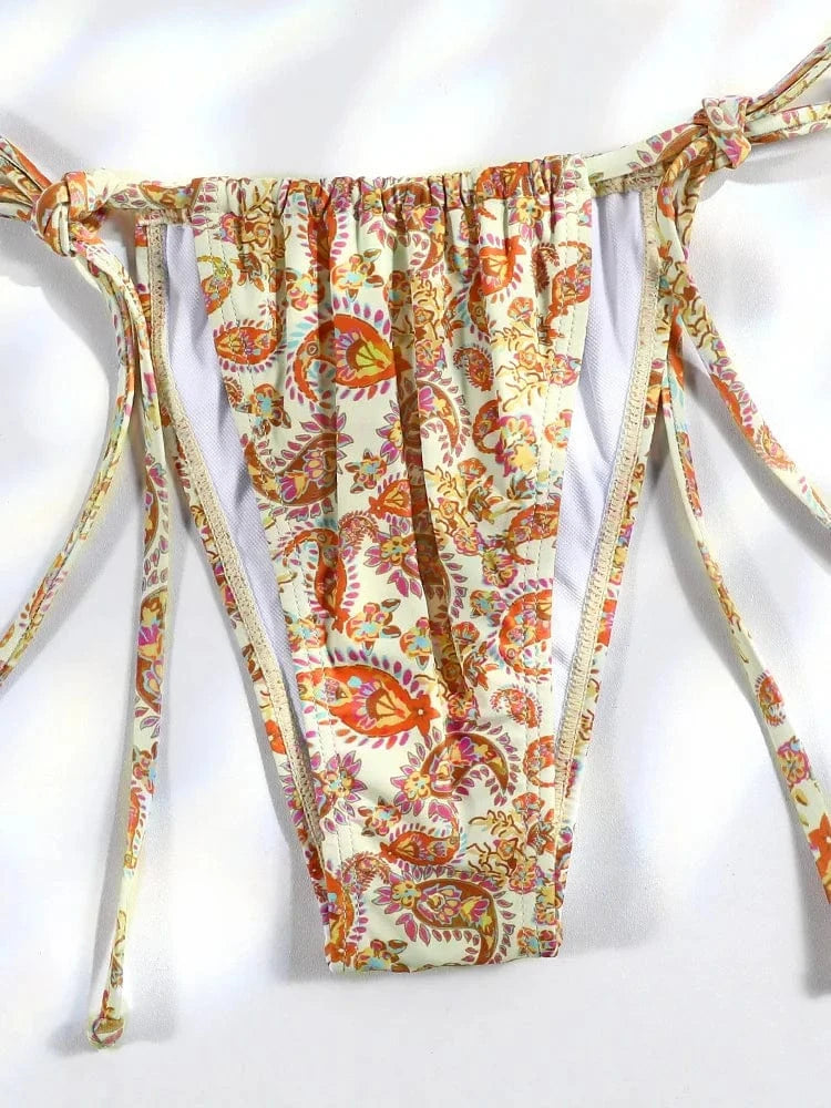 Maillot de bain femme bikini terracotta avec motifs fleuris colorés, style sexy et estival.