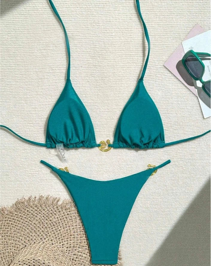 Maillot de bain bikini femme vert élégant avec détails pailletés, idéal pour l'été tendance.