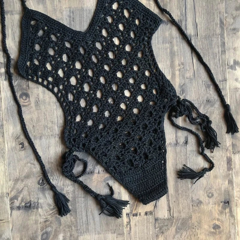 Maillot de bain une pièce crochet noir élégant, parfait pour un look estival chic et séduisant.