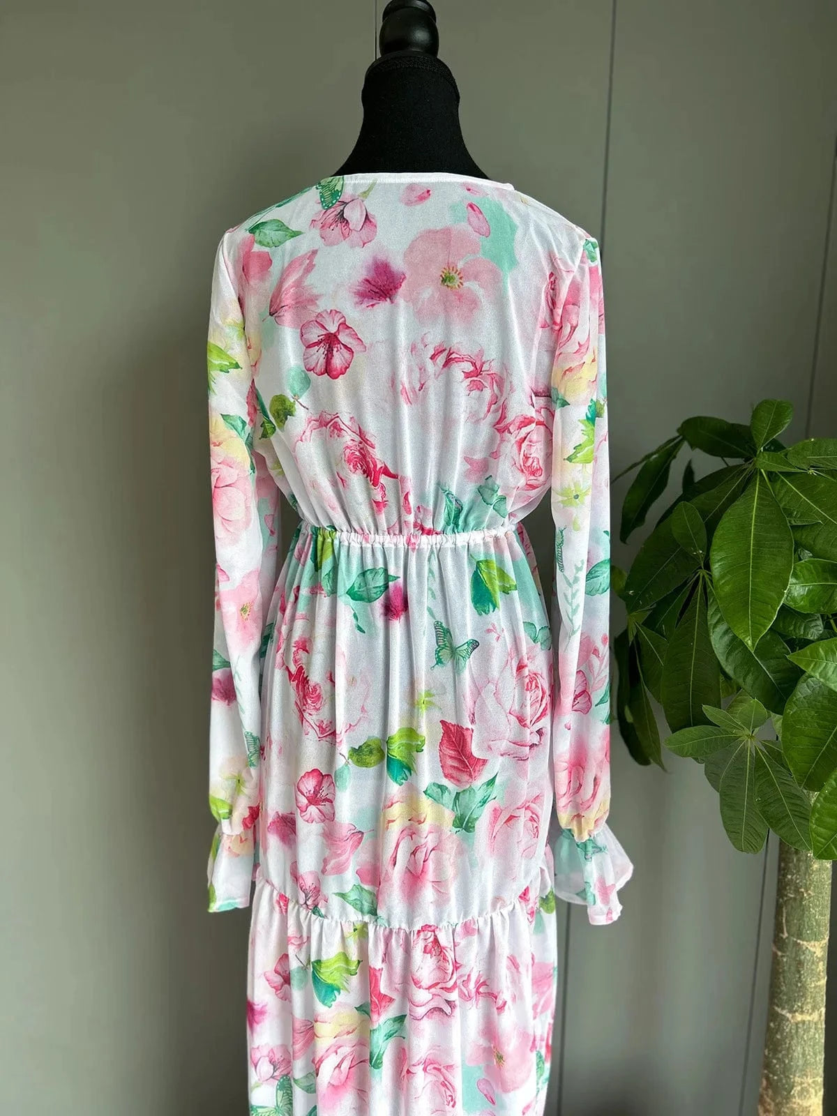 Maillot de bain femme deux pièces à motifs floraux, élégant et coloré pour l'été.