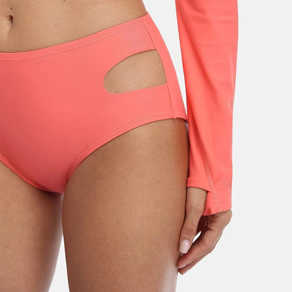 Maillot de bain femme élégant à manches longues florales, avec détails découpés tendance.