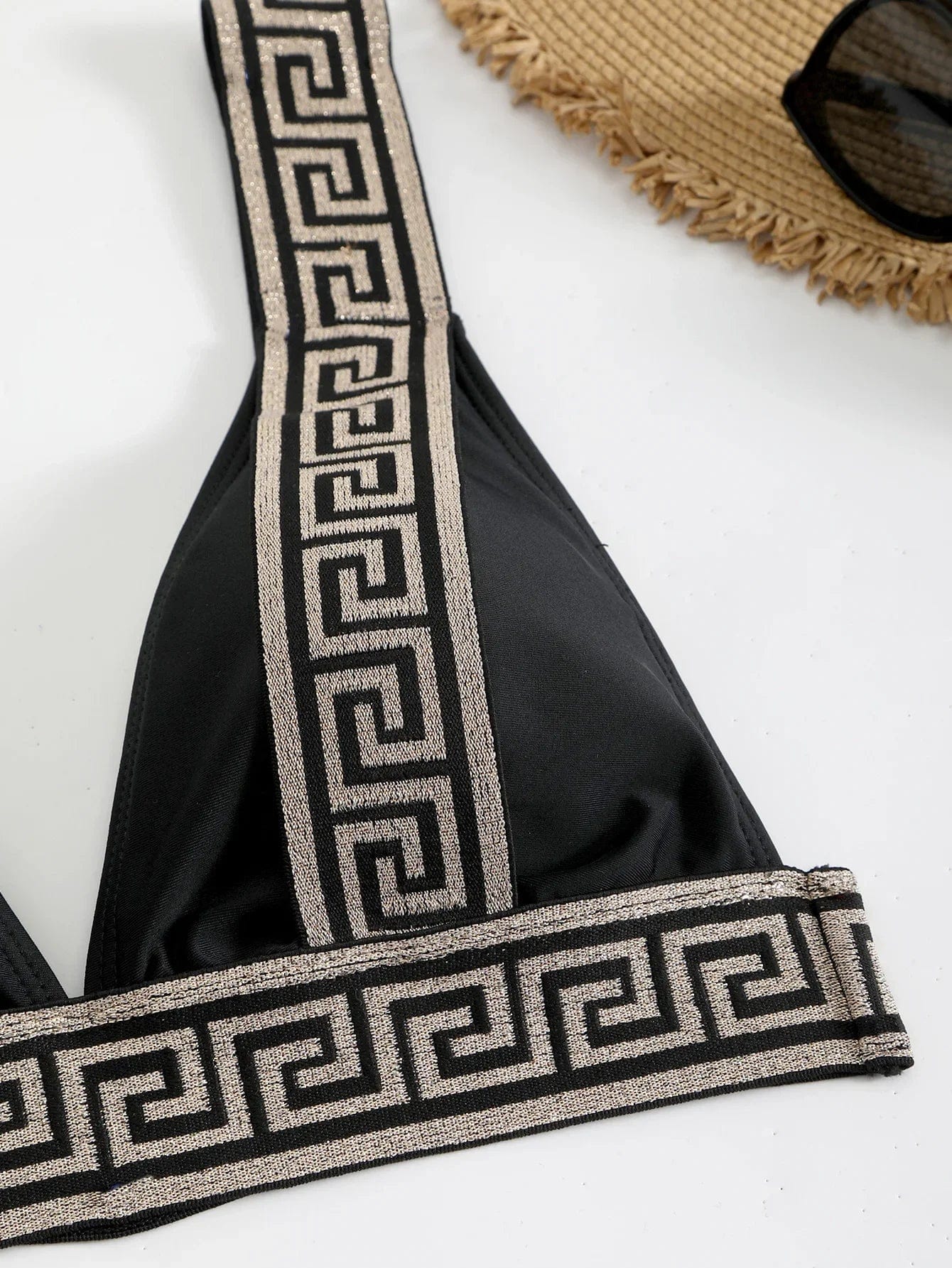 Maillot de bain femme noir 2 pièces, élégant avec motif grec, idéal pour l'été et le style.