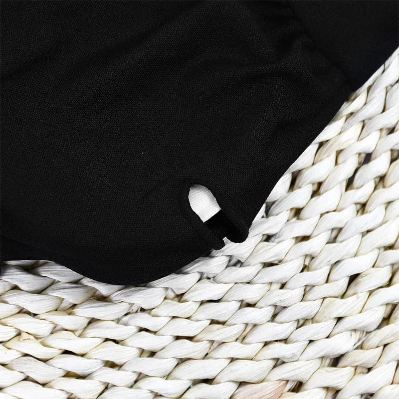 Maillot de bain noir taille haute en tissu texturé, détail ajouré élégant pour un style chic.