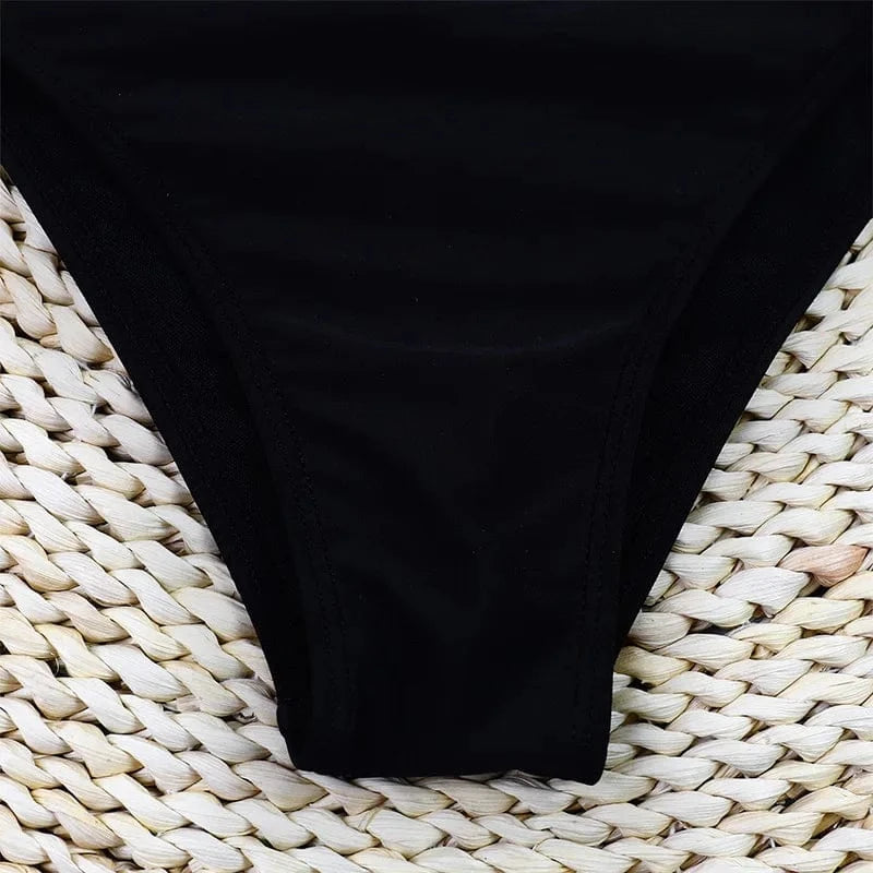 Maillot de bain taille haute noir pour femme, élégant et confortable, idéal pour l'été.
