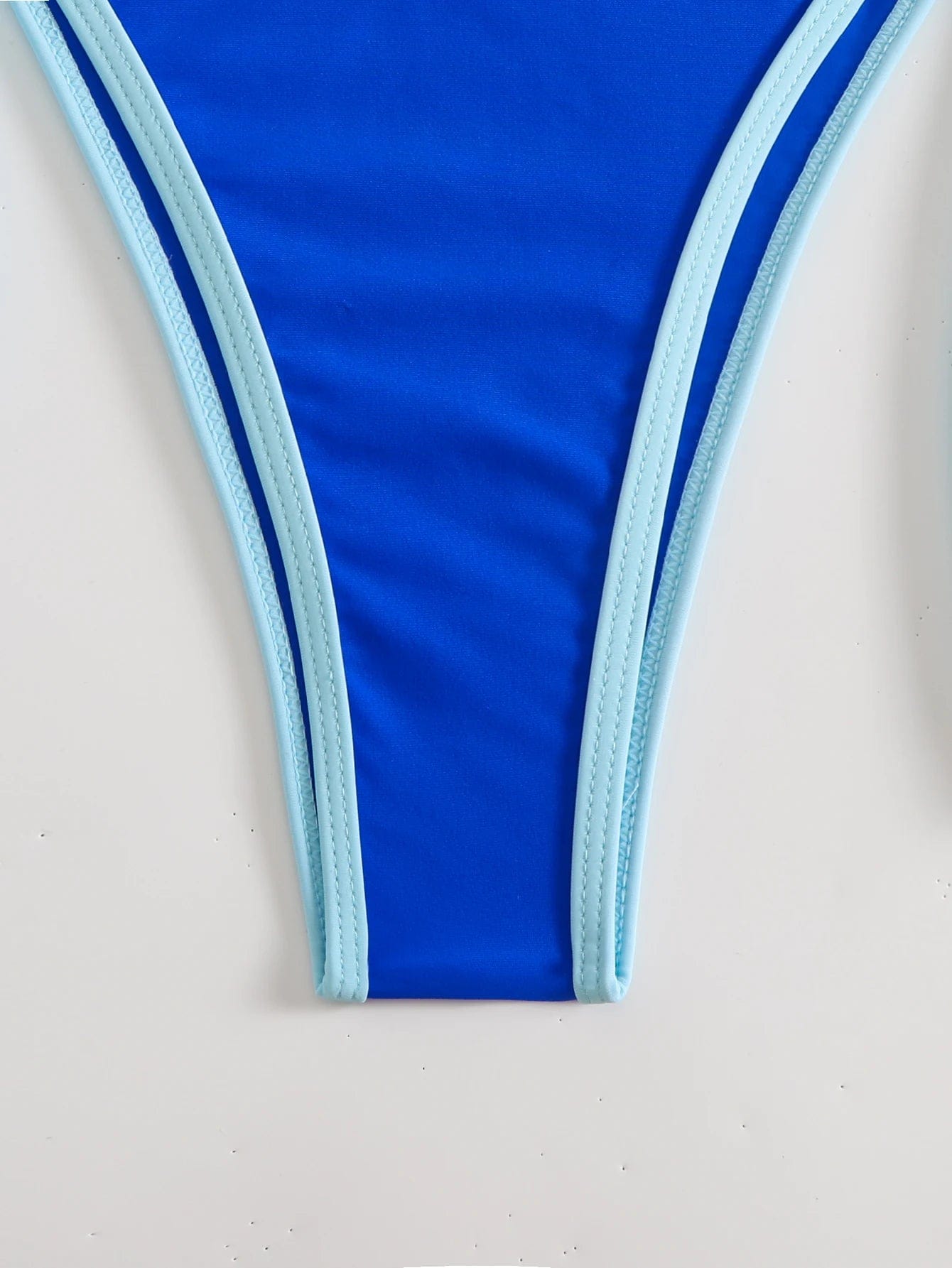 Maillot de bain femme triangle bleu ficelle