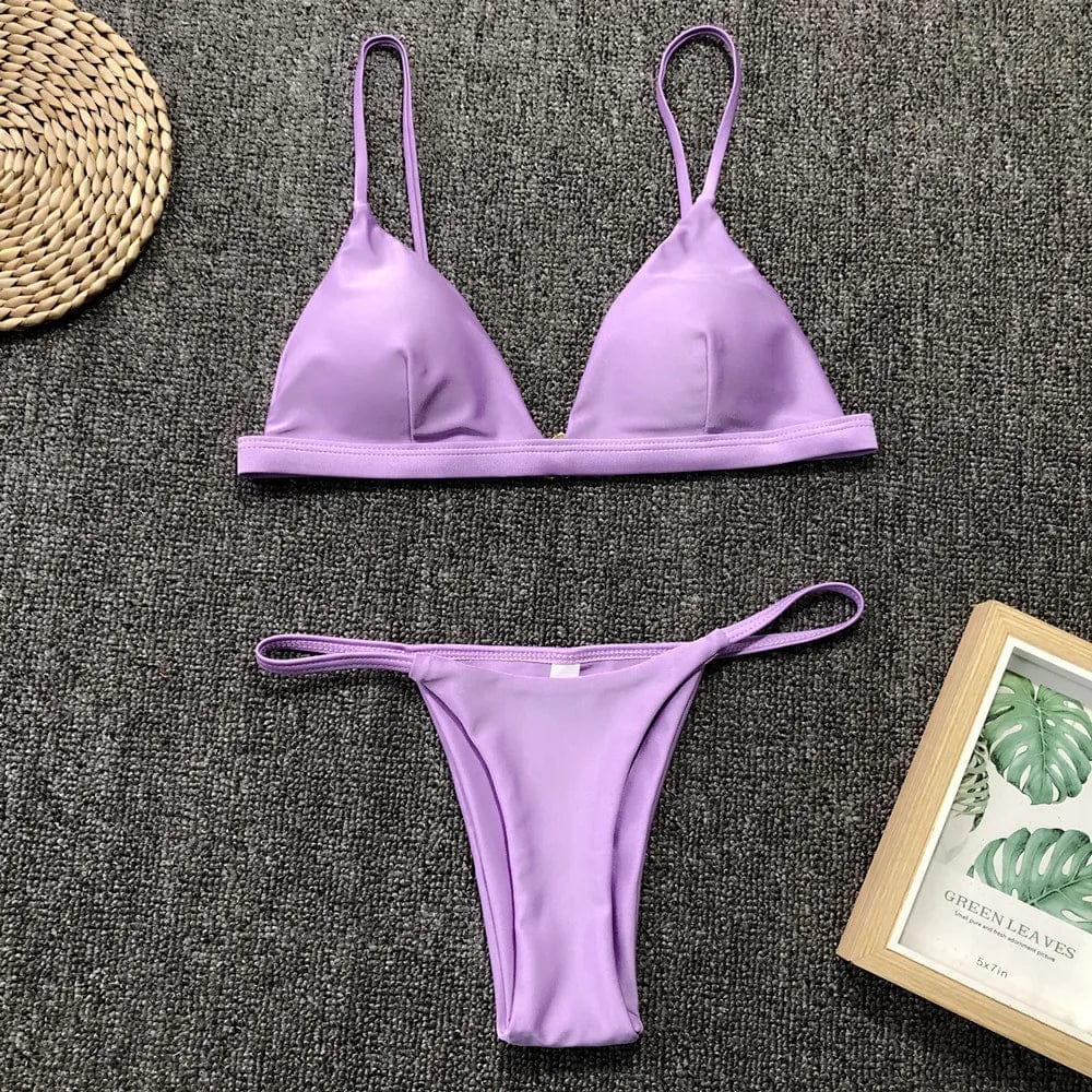 Maillot de bain femme triangle échancré lavande, élégant et moderne pour style estival.