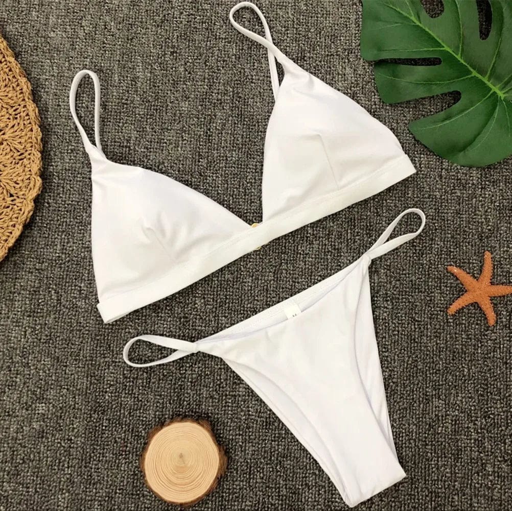 Maillot de bain femme triangle échancré blanc, élégant et minimaliste pour l'été.