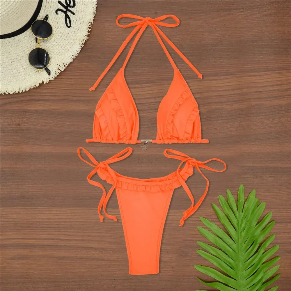 Maillot de bain femme triangle ficelle orange, style bikini avec volants, idéal pour l'été.