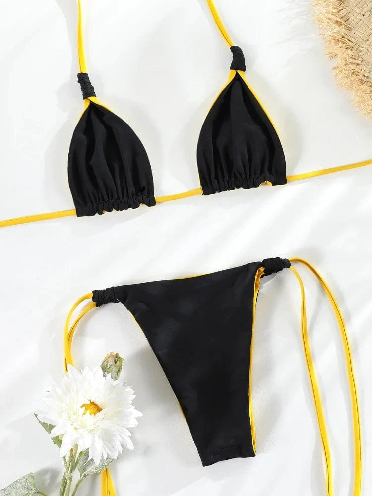 Maillot de bain femme triangle noir bord jaune, sexy et élégant pour plage et piscine d'été.